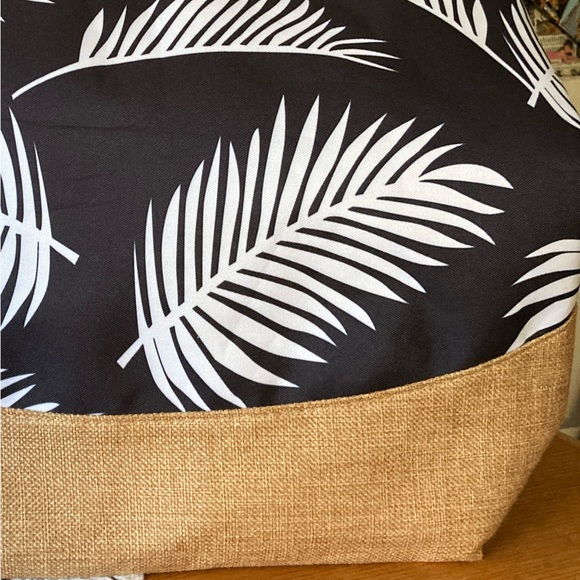Beach Bag, w/Mini Bag, Palm Leaf theme in Black and White, w/light gold bottom - Picture 4 of 16